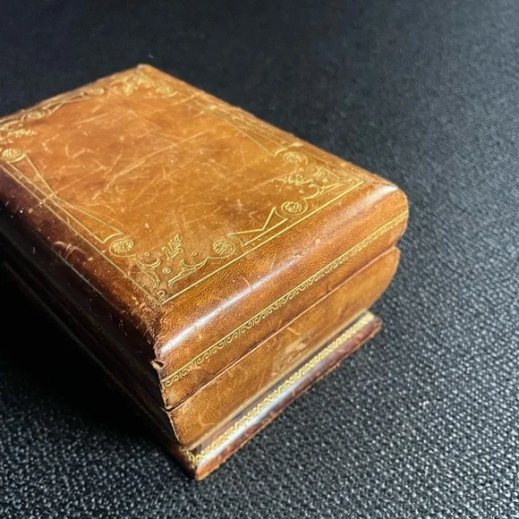 VTG Italian leather bound hinged gilded wooden casket box